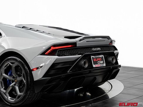 Used 2023 Lamborghini Huracan EVO RWD image 16