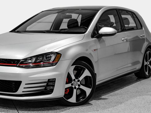 Used 2017 Volkswagen GTI SE FWD image 11