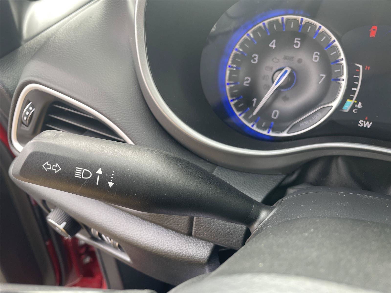 Used 2025 Chrysler Pacifica Select FWD image 18