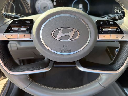 Used 2025 Hyundai Elantra SEL FWD image 18