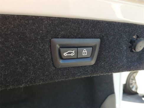 Used 2018 BMW 530i w/ Premium Package image 10