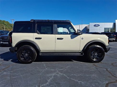 New 2025 Ford Bronco Outer Banks image 8