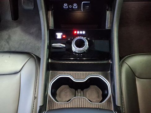 Used 2025 Jeep Grand Cherokee Limited w/ Black Appearance Package image 21