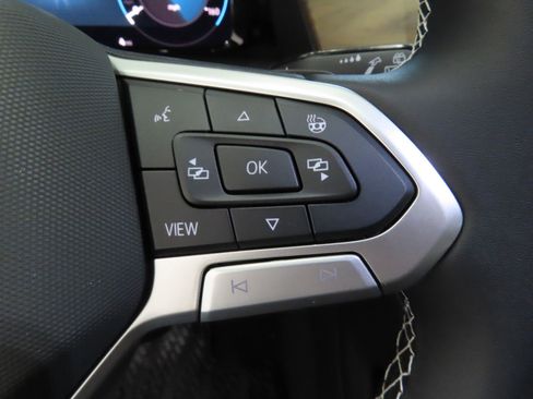 Used 2026 Volkswagen Atlas SE FWD image 14