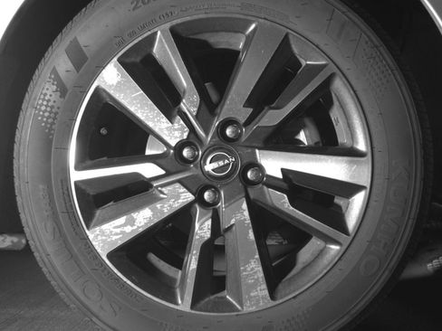 Used 2025 Nissan Versa SV FWD image 16