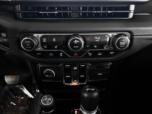 Used 2024 Jeep Wrangler Unlimited Sahara w/ Technology Group image 26