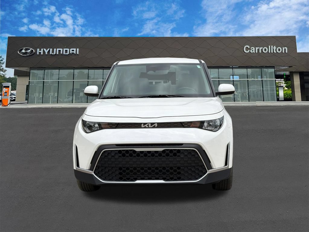 Used 2025 Kia Soul LX w/ LX Technology Package FWD image 2