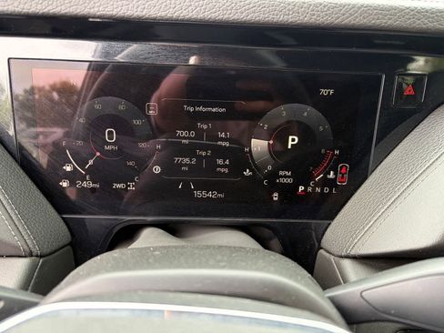 Used 2025 GMC Yukon XL Denali AWD/4WD image 9