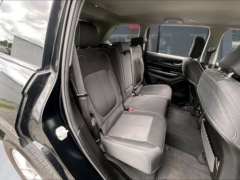 Used 2024 Jeep Grand Cherokee Laredo AWD/4WD image 24