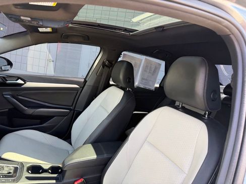 Used 2019 Volkswagen Jetta R-Line FWD image 18