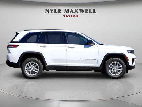 Used 2026 Jeep Grand Cherokee Laredo X RWD image 4