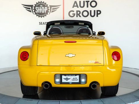 Used 2006 Chevrolet SSR w/ Preferred Equipment Group RWD image 8