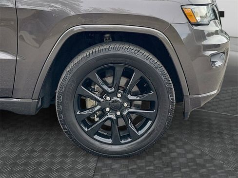 Used 2021 Jeep Grand Cherokee Laredo X image 6