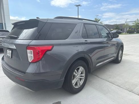 Used 2021 Ford Explorer XLT w/ Equipment Group 202A RWD image 4