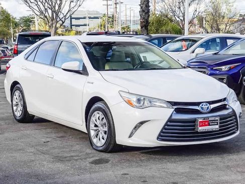Used 2017 Toyota Camry LE image 3