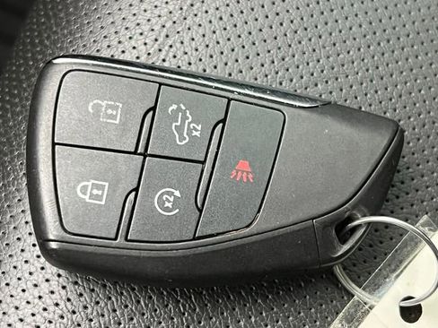 Used 2022 Chevrolet Silverado 1500 LTZ image 39