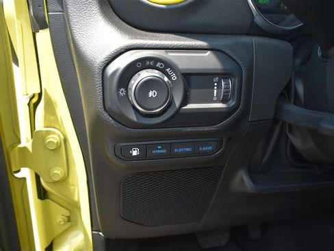 Used 2023 Jeep Wrangler Unlimited Sahara w/ Cold Weather Group image 13