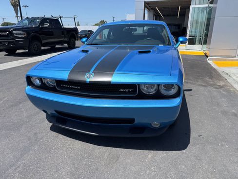 Used 2009 Dodge Challenger SRT8 w/ SRT Option Group II RWD image 3