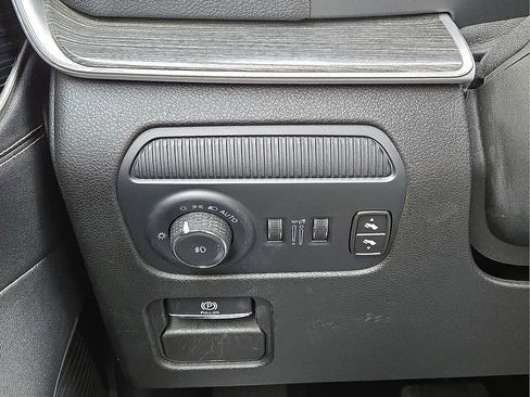 Used 2024 Jeep Wagoneer Series II w/ Flexible Seating Group image 26