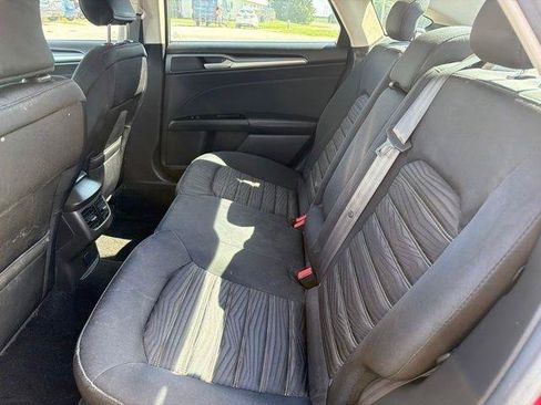 Used 2016 Ford Fusion SE FWD image 9