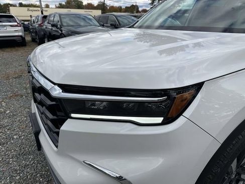 New 2025 Honda Pilot Touring image 8