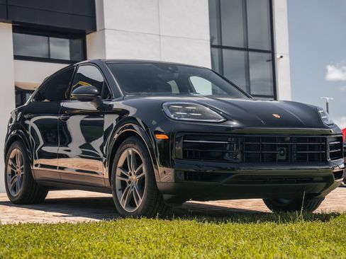 Used 2025 Porsche Cayenne Coupe AWD/4WD image 7