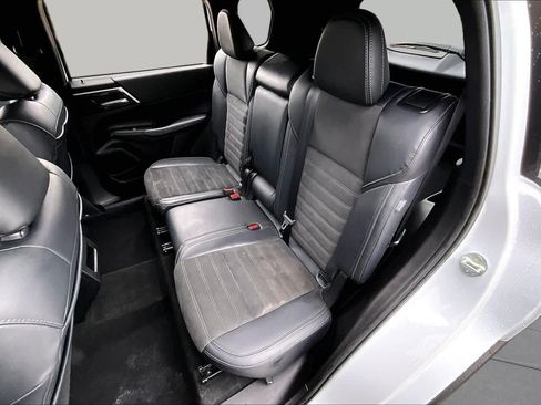 Used 2024 Mitsubishi Outlander SE Black Edition FWD image 19