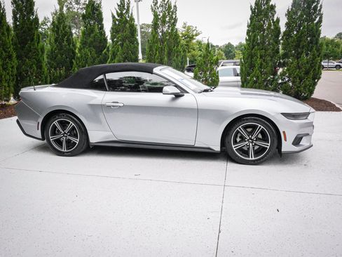 Used 2025 Ford Mustang Premium RWD image 11