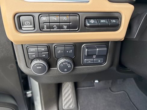 Used 2023 Chevrolet Tahoe Premier w/ Premium Package image 23