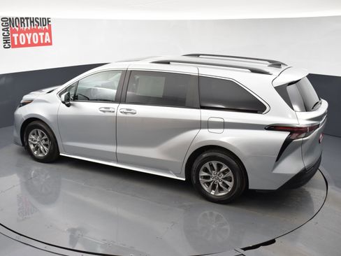 Used 2024 Toyota Sienna XLE image 23