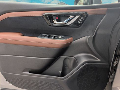 Used 2025 Subaru Forester Touring image 14