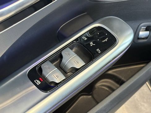 Used 2025 Mercedes-Benz C 300 Sedan image 17