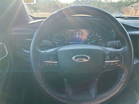 Used 2020 Ford Explorer XLT w/ Comfort Package image 18