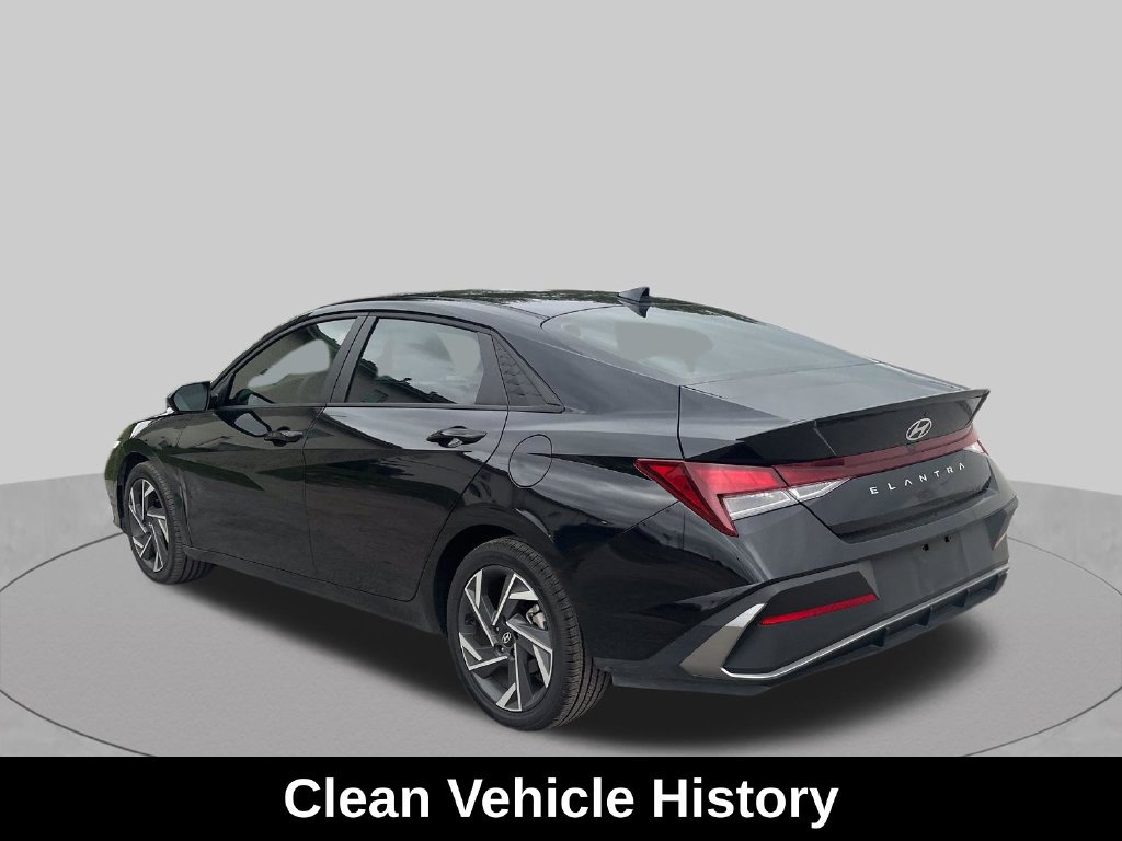Used 2025 Hyundai Elantra Sport FWD image 3