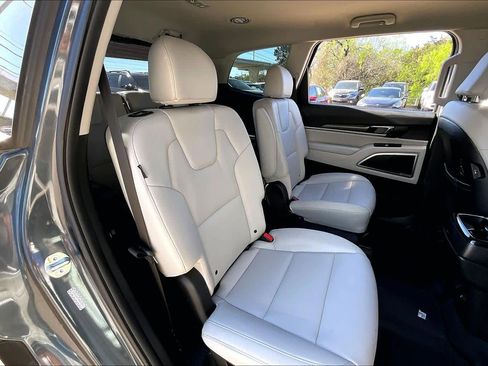 Used 2024 Kia Telluride S image 18