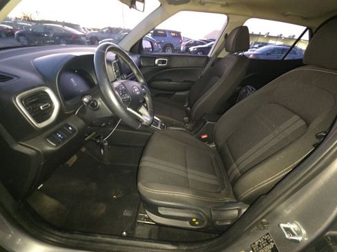 Used 2023 Hyundai Venue SEL image 12