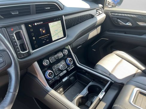 Used 2023 GMC Yukon XL Denali w/ Advanced Technology Package AWD/4WD image 22