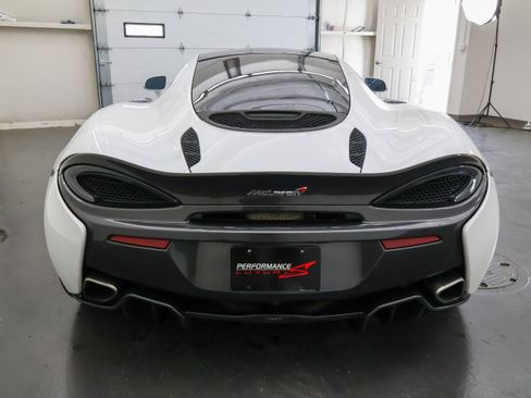 Used 2018 McLaren 570S RWD image 4