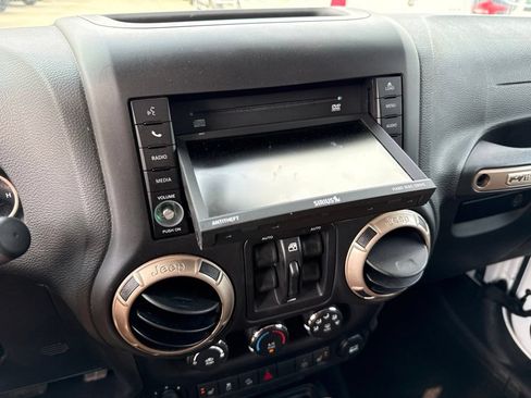 Used 2017 Jeep Wrangler Unlimited Sahara AWD/4WD image 29
