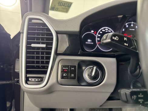 Used 2019 Porsche Cayenne AWD/4WD image 14