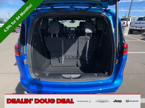 New 2026 Chrysler Pacifica Limited image 23