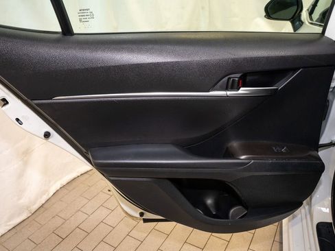 Used 2024 Toyota Camry SE image 8