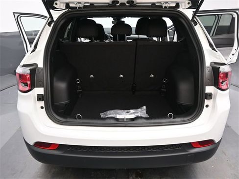 Used 2025 Jeep Compass Sport image 18