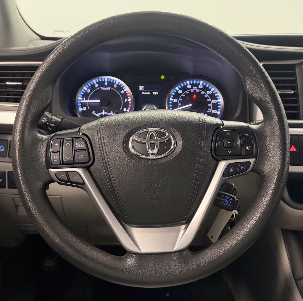 Used 2019 Toyota Highlander LE FWD image 16