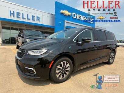 Used 2023 Chrysler Pacifica Touring-L