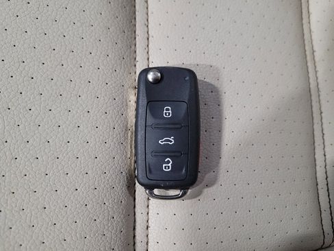 Used 2016 Volkswagen Jetta SEL Premium FWD image 32