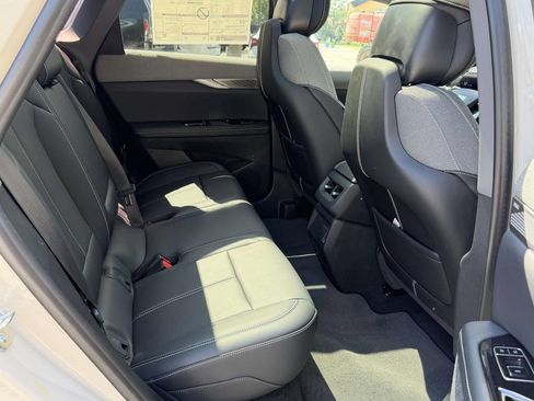 Used 2027 Cadillac Optiq Luxury w/ LPO, Floor Liner Package AWD/4WD image 11