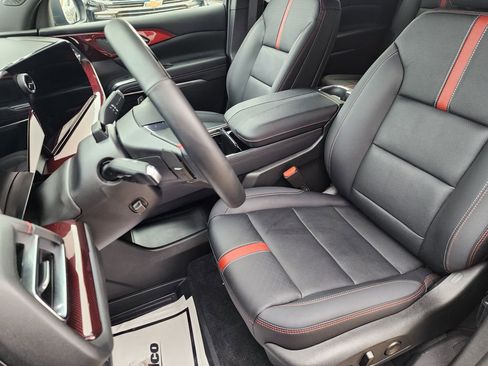 Certified 2025 Chevrolet Traverse RS w/ LPO, Floor Liner Package image 35