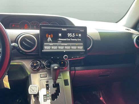 Used 2014 Scion xB FWD image 13