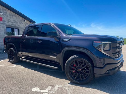 Used 2022 GMC Sierra 1500 Elevation w/ LPO, Elevation Black Package AWD/4WD image 3